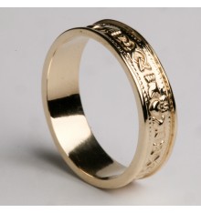 Gents Gold Claddagh Wedding Band